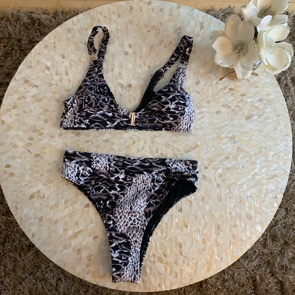NWOT Shein Bikini Size Medium